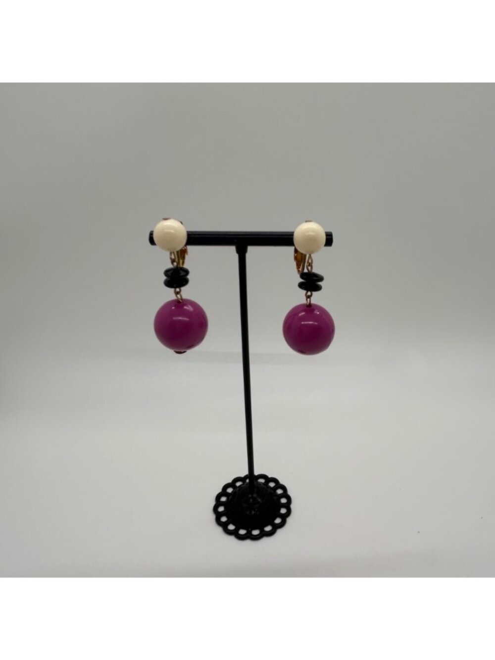 Vintage 1960s Dangle Earrings Clip-On Acrylic Pink White & Black Mod Design - Picture 9 of 12
